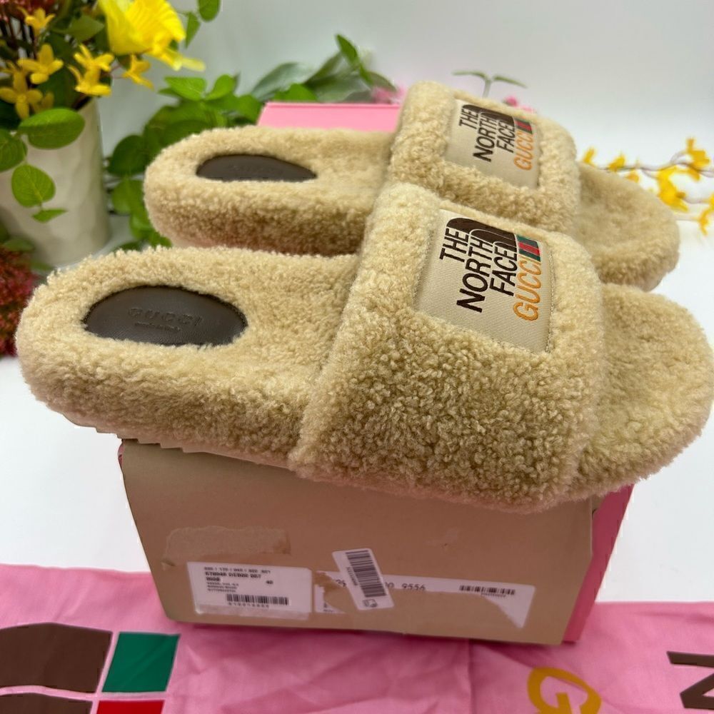 Women’s Gucci x North face shearling slides size 40 made in Italy - Picture 3 of 9